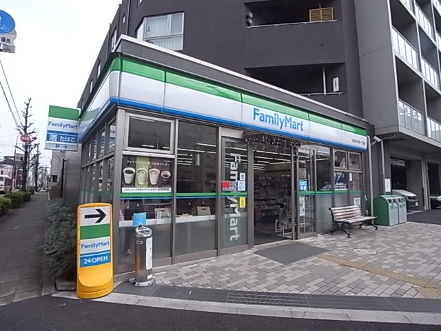 コンビニ　ファミリーマート世田谷下馬一丁目店（コンビニ）まで113m