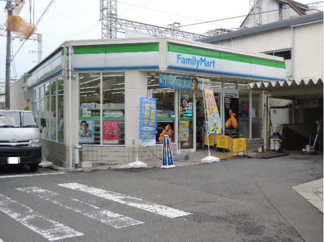 コンビニ　ファミリーマート 京阪藤森駅前店（コンビニ）まで122m