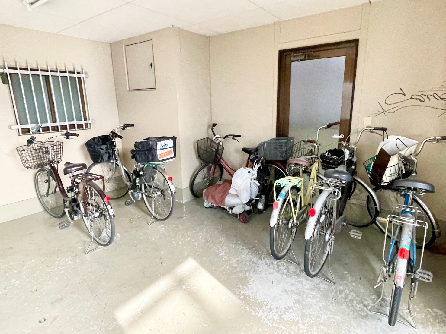 駐車場　駐輪場