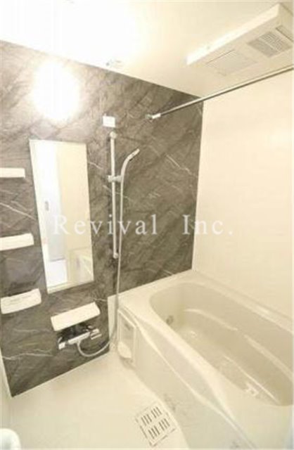 バス・シャワールーム　追い焚き・浴室乾燥完備でございます