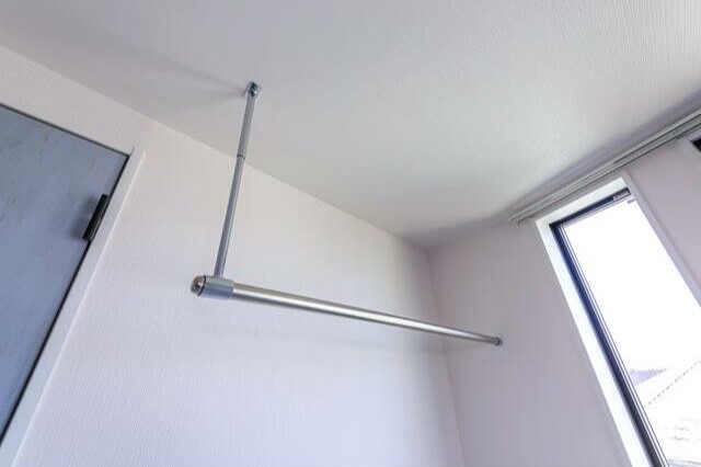 収納　パイプハンガー