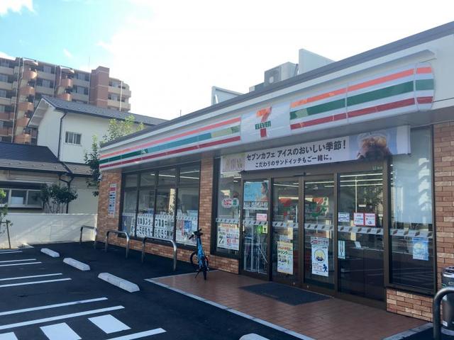 コンビニ　セブンイレブン足立栗原4丁目店（コンビニ）まで566m