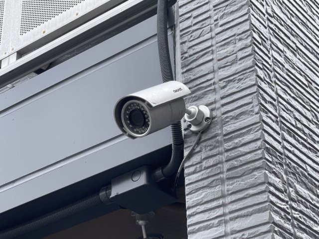 居室・リビング　ワイドな窓にて明るいお部屋