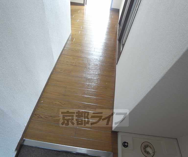 その他部屋・スペース　明るい廊下です。