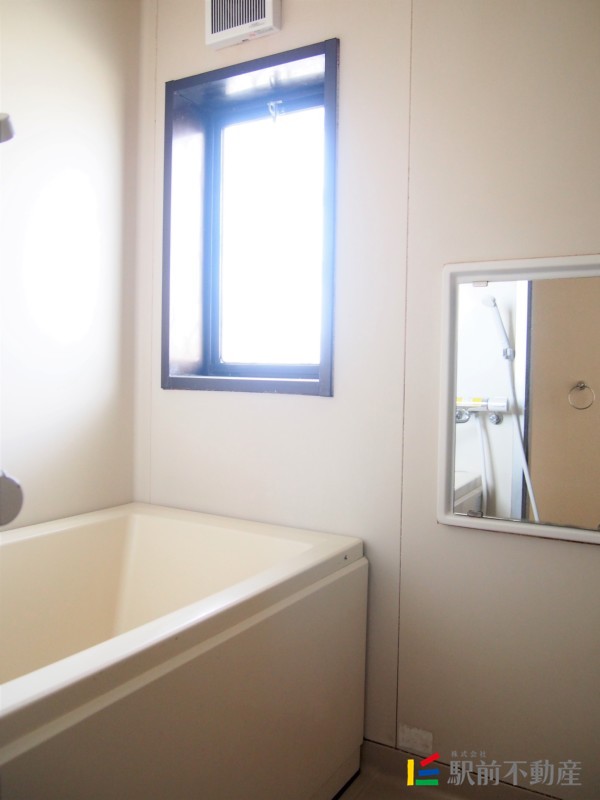 バス・シャワールーム　お風呂には換気窓