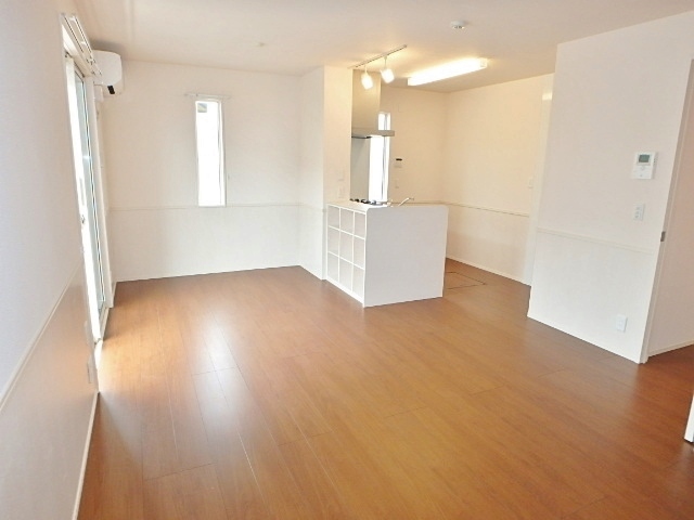 居室・リビング　カウンターキッチンのＬＤＫ１３．５帖