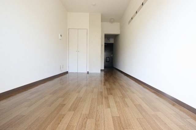 居室・リビング　同物件別号室