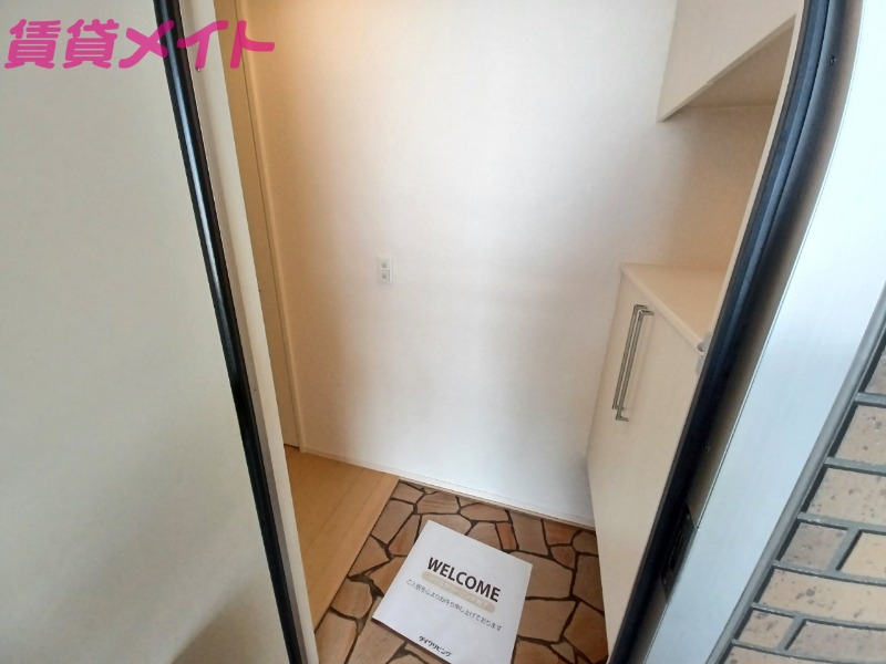 玄関　別部屋参考写真です。
