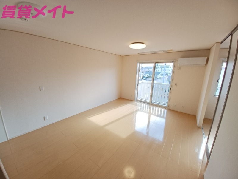 居室・リビング　別部屋参考写真です。