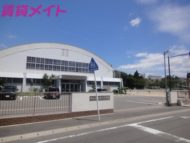 中学校　亀山市立亀山中学校（中学校）まで1238m