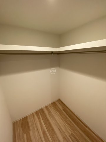 収納　セレニテ堺筋本町プリエ　ウォークインクローゼット