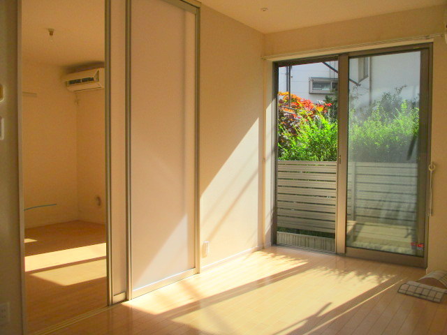 居室・リビング　★リビング／同物件別号室写真★