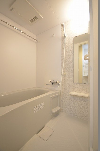 バス・シャワールーム　同物件、別号室のものです。