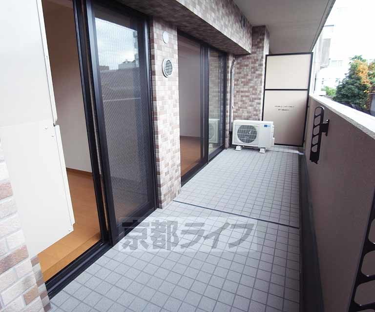 バルコニー　南向きの幅広バルコニーです。