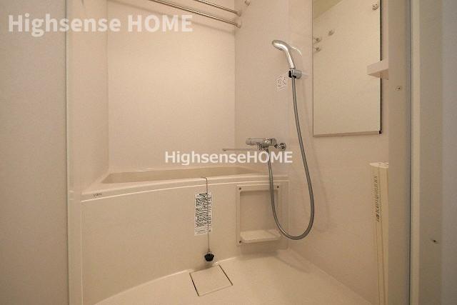 バス・シャワールーム　コンパクトで使いやすいお風呂です