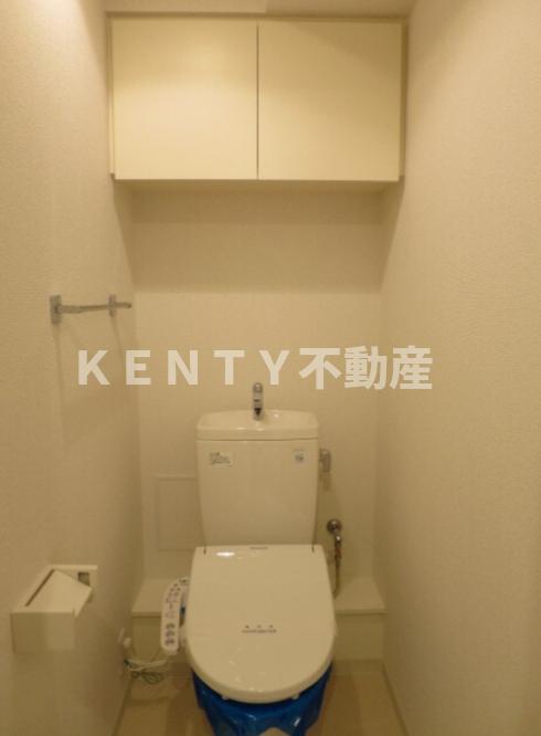 トイレ　落ち着いた色調のトイレです