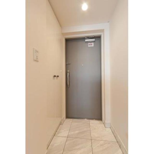 玄関　※写真は同タイプ住戸です。
