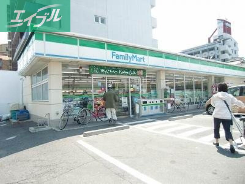 コンビニ　ファミリーマート岡大前店（コンビニ）まで1061m