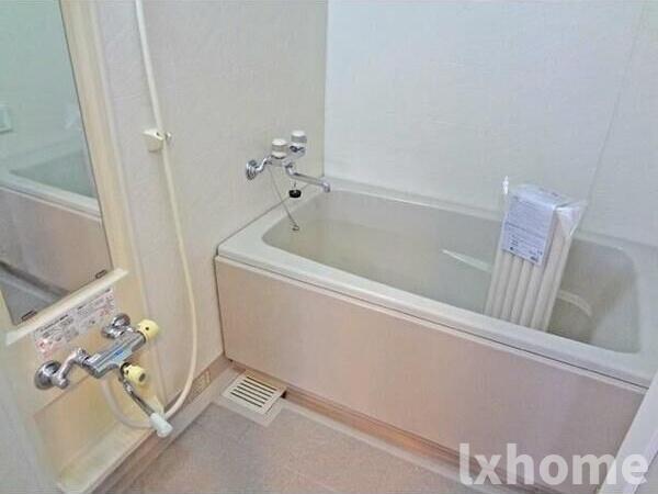 バス・シャワールーム　落ち着いた空間のお風呂です