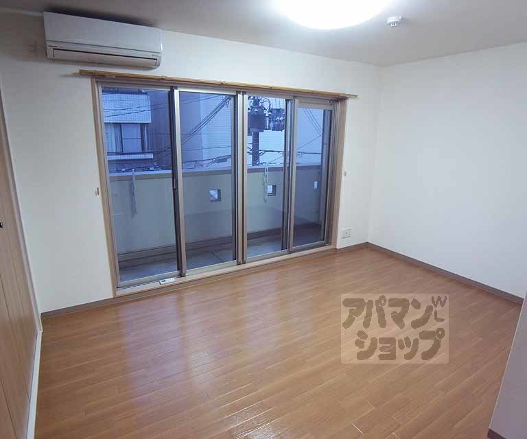 居室・リビング　東向きの洋室です。