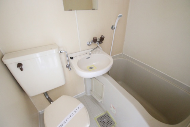 トイレ　※別室の参考写真の為、現況優先です。