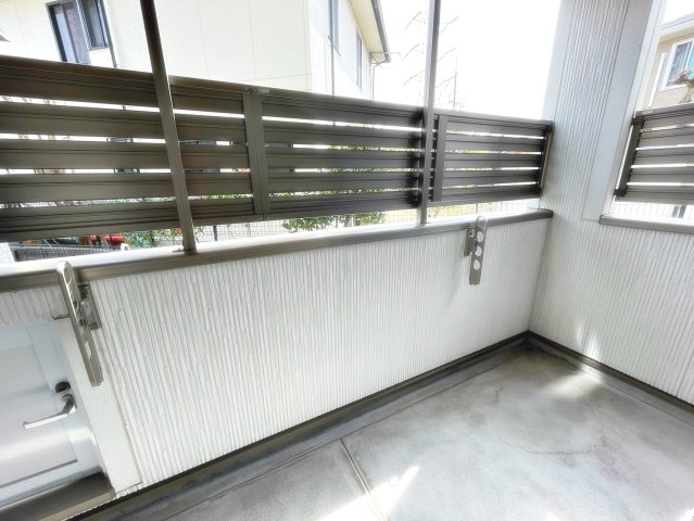 バルコニー　バルコニーからの眺めを楽しみながら食事をしませんか