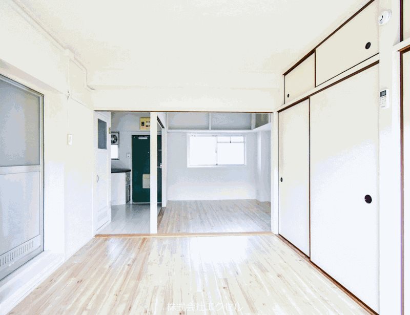 居室・リビング　きれいな室内です。