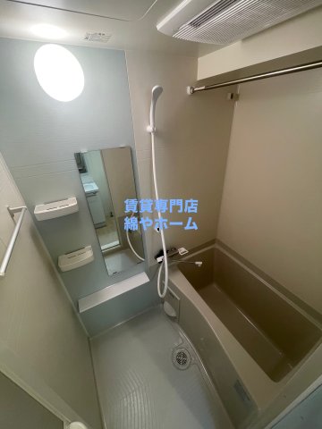 バス・シャワールーム　コンパクトで使いやすいお風呂です