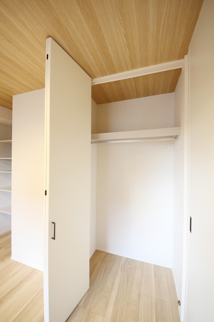 収納　南側洋室クローゼット