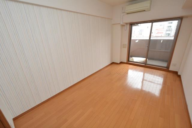 居室・リビング　南向き、陽当たり良好！