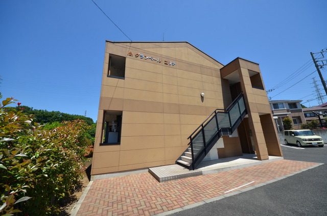 建物外観　★程よい緑に囲まれた、居心地の良い物件です★