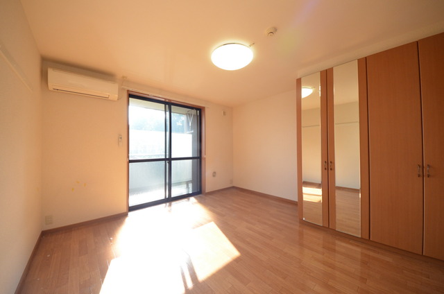 居室・リビング　★大きな窓が、お部屋を明るくしてくれます★