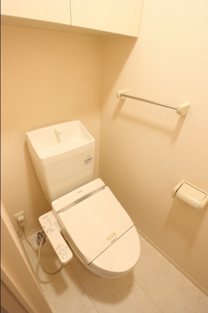 トイレ　温水洗浄暖房便座