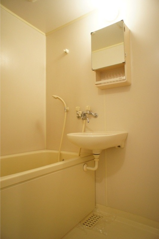 バス・シャワールーム　図面と現状に相違がある場合には現状を優先