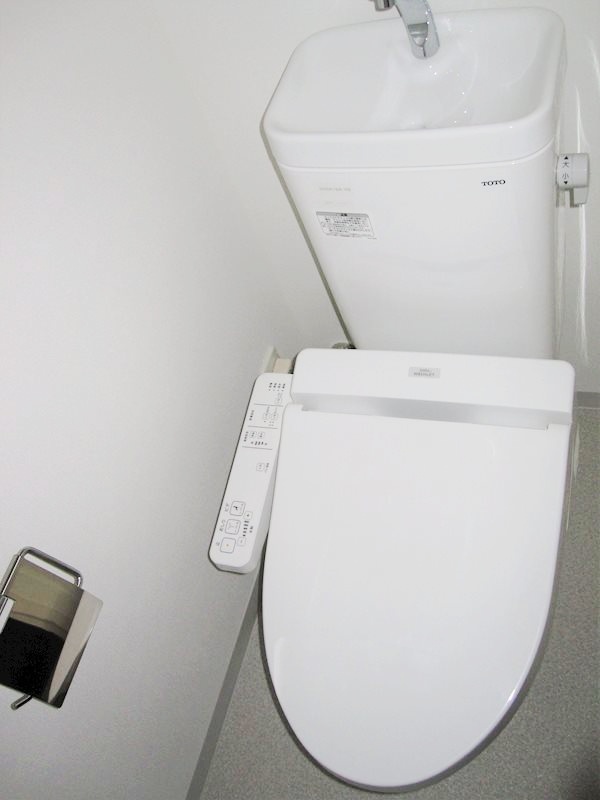 トイレ　嬉しい温水洗浄便座♪