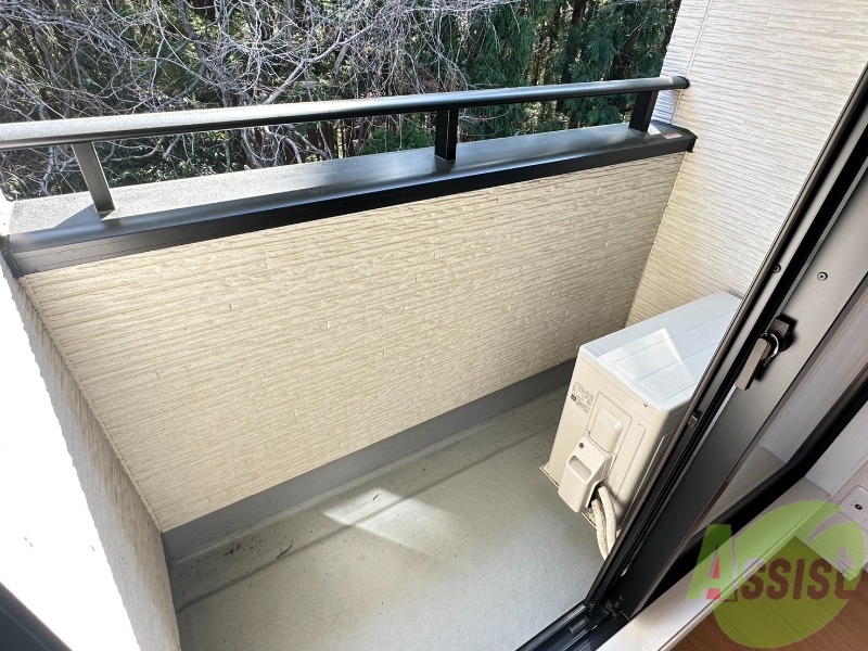 バルコニー　ベランダはコチラです。南向きなので明るいです。