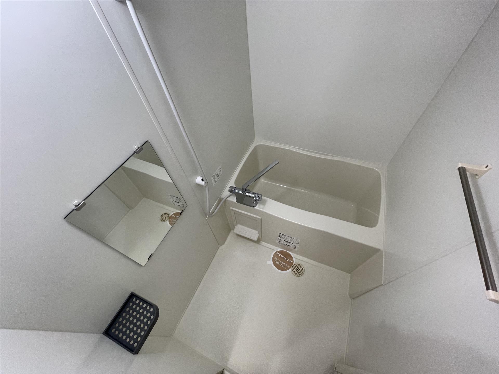 バス・シャワールーム　ゆったり入浴できるバスルーム♪シャワー・ミラー付♪