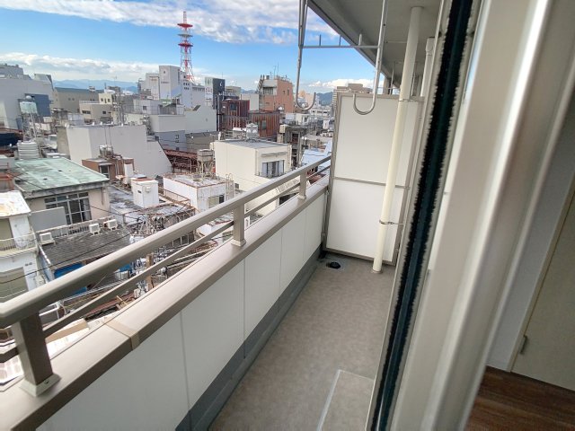 バルコニー　掲載写真は同建物の別部屋を掲載しております。実際のお部屋と仕