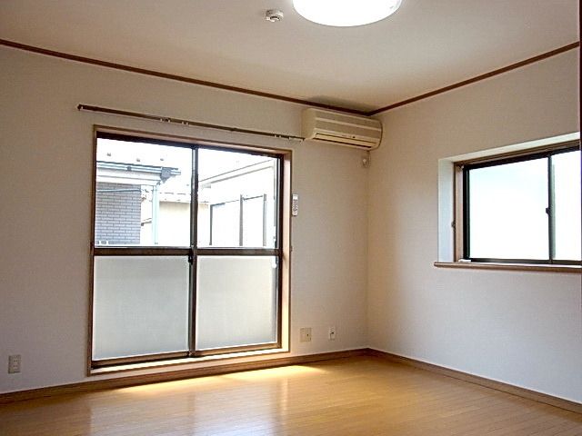 居室・リビング　★２面採光のお部屋です★