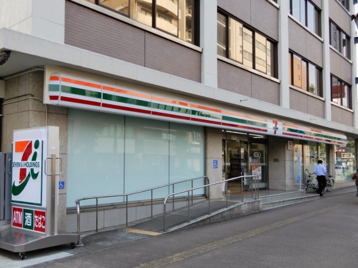 コンビニ　セブンイレブン（コンビニ）まで340m