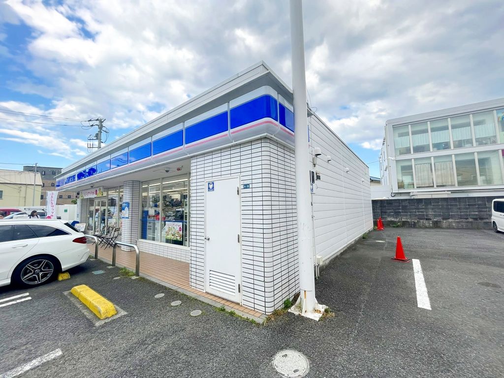 コンビニ　ローソン 茅ヶ崎東海岸南店（コンビニ）まで580m