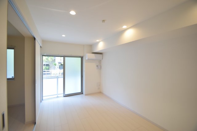 居室・リビング　こちらのリビングで趣味の時間をお楽しみください