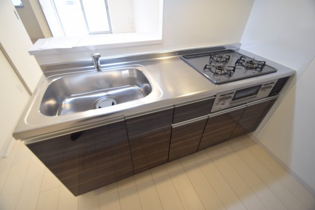 キッチン　コンパクトなキッチンで掃除もラクラク