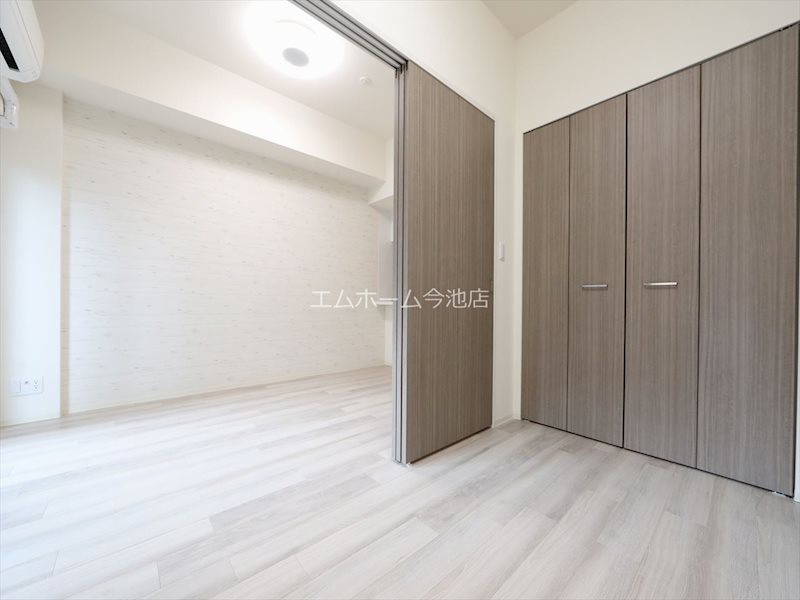 その他部屋・スペース　洋室3.7帖　窓付（換気良好）収納充実しています