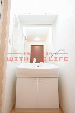 洗面設備　朝の支度にも助かる、独立の洗髪洗面化粧台