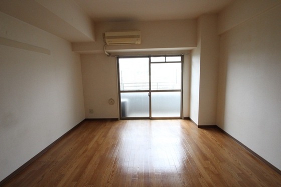 居室・リビング　※別部屋の写真です