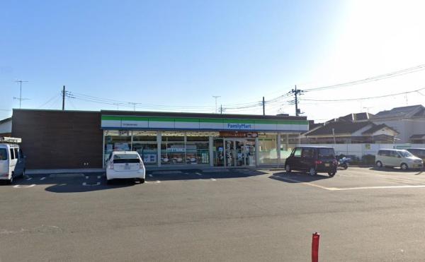 コンビニ　ファミリーマートTKS春日部牛島店（コンビニ）まで718m
