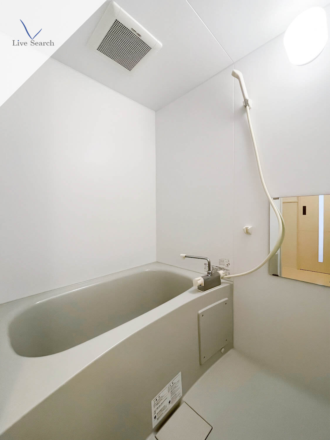 バス・シャワールーム　コンパクトで使いやすいお風呂です