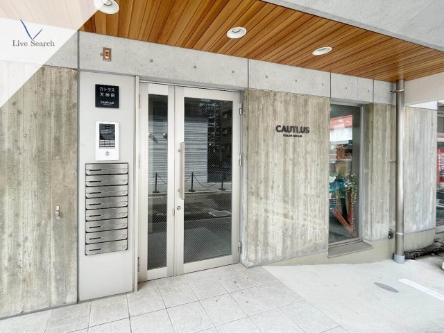 エントランス　建物の内部です