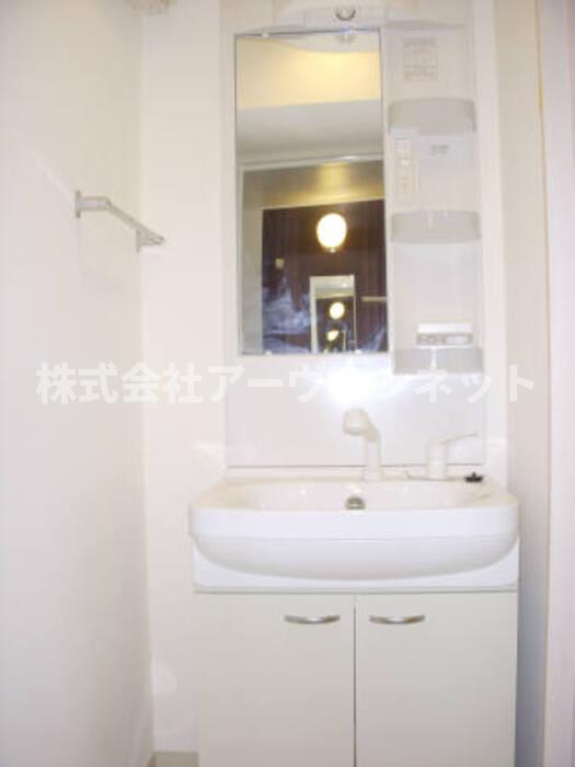 洗面設備　コンパクトで使いやすい洗面所